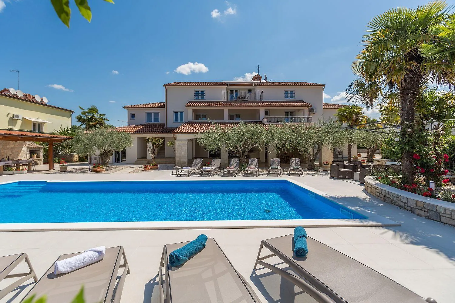 Charmantes Apartment Nur 800 Meter Zum Strand Mit Pool, Grillbereich, Waschmaschine 포레치 0*,