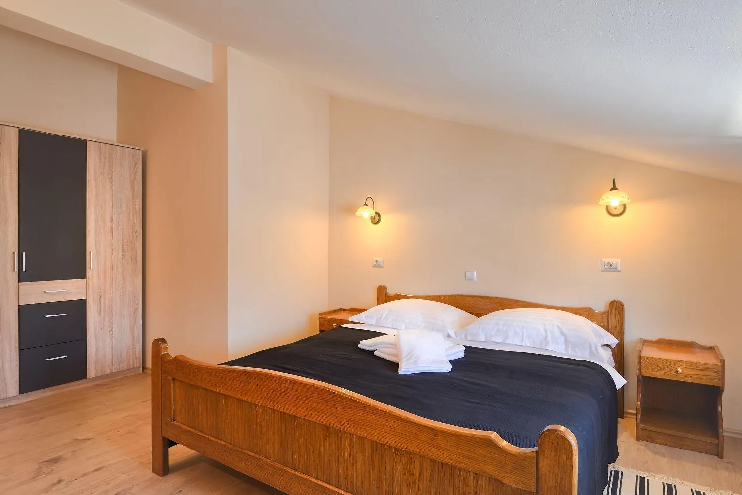 Charmantes Apartment Nur 800 Meter Zum Strand Mit Pool, Grillbereich, Waschmaschine Porec 0*,  Croatia