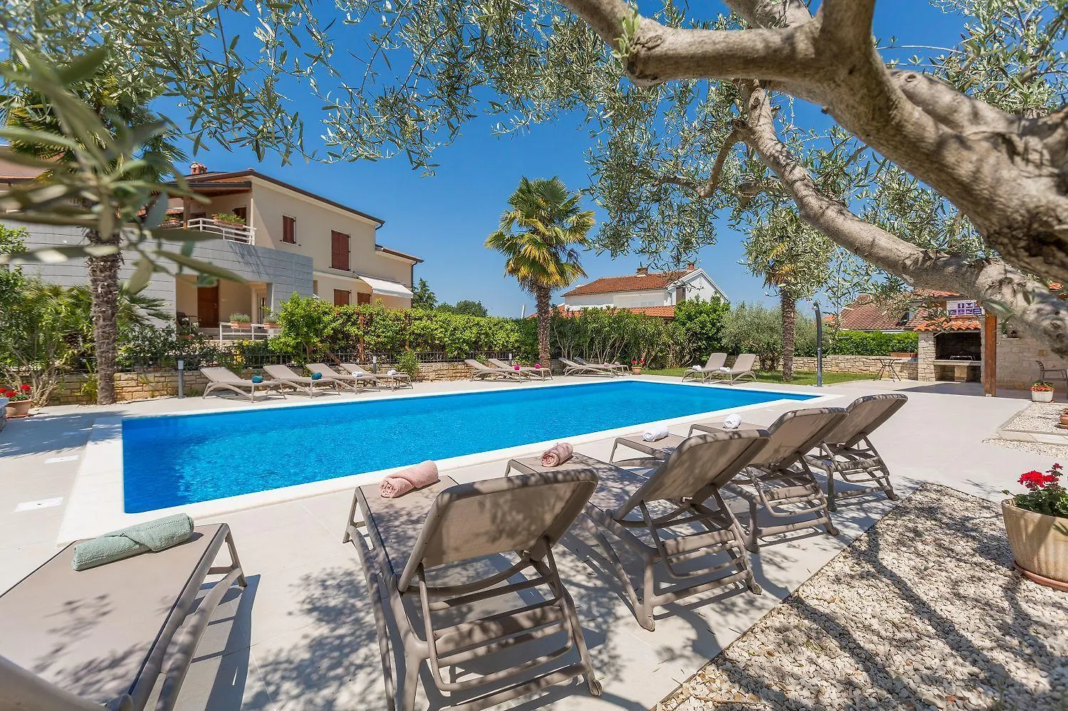 Charmantes Apartment Nur 800 Meter Zum Strand Mit Pool, Grillbereich, Waschmaschine Porec