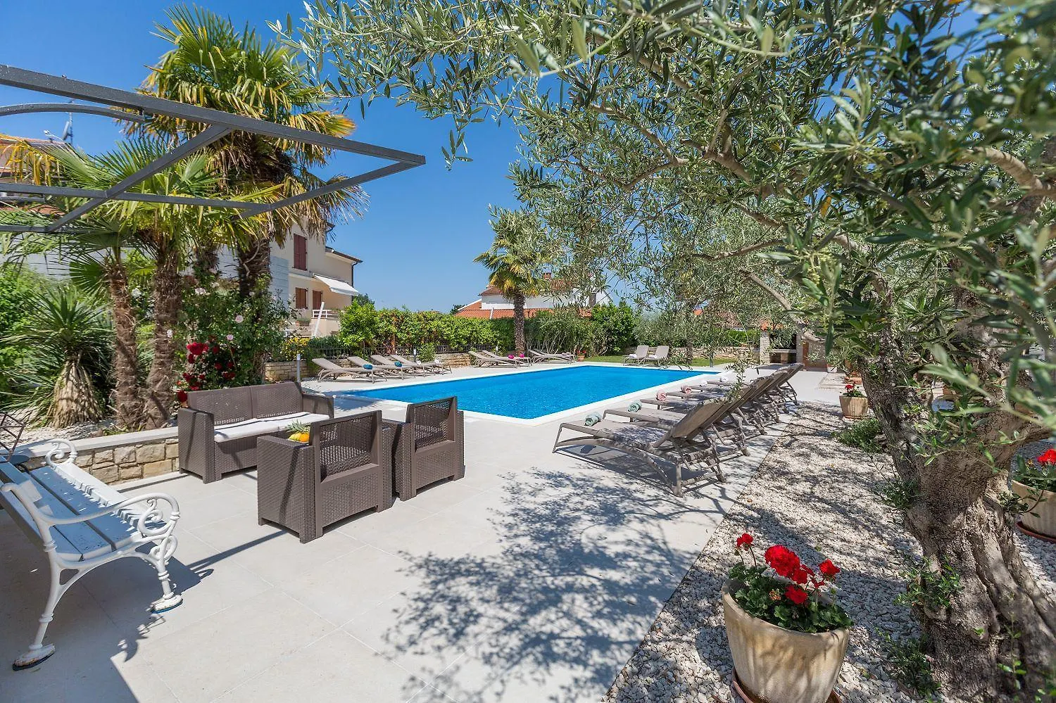 Charmantes Apartment Nur 800 Meter Zum Strand Mit Pool, Grillbereich, Waschmaschine Porec Croatia